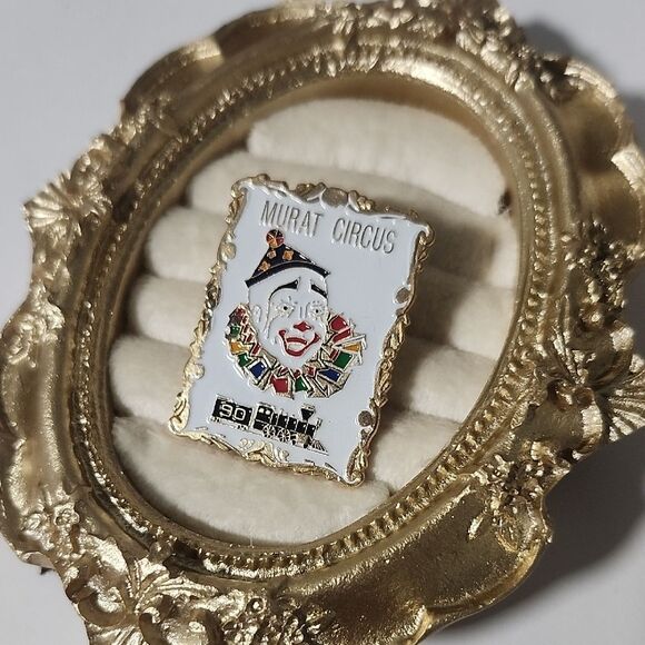 VINTAGE MURAT CIRCUS CLOWN COLLECTIBLE PIN RARE - Picture 1 of 4